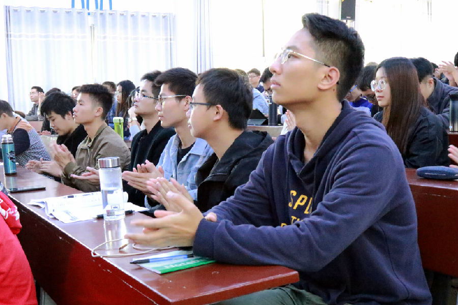 图3 大家对Faisal博士的报告赞许有加.jpg