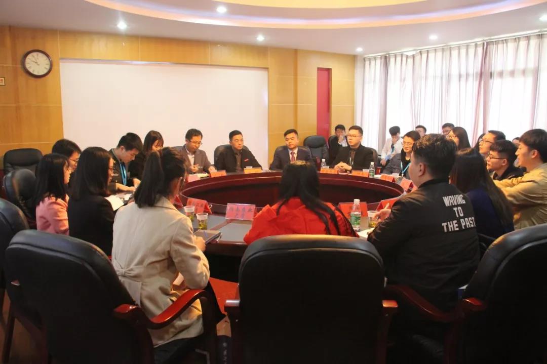 座谈会1.jpg